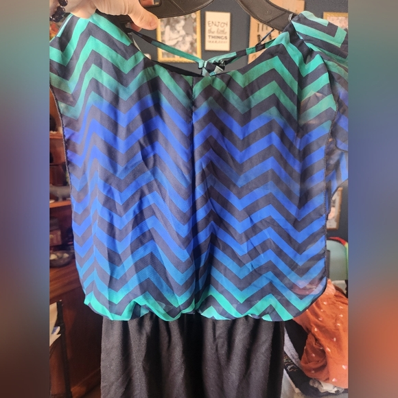 Beautiful women's dress size small - Picture 1 of 4